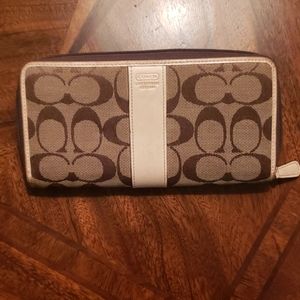 Authentic COACH monogram WALLET (zip )